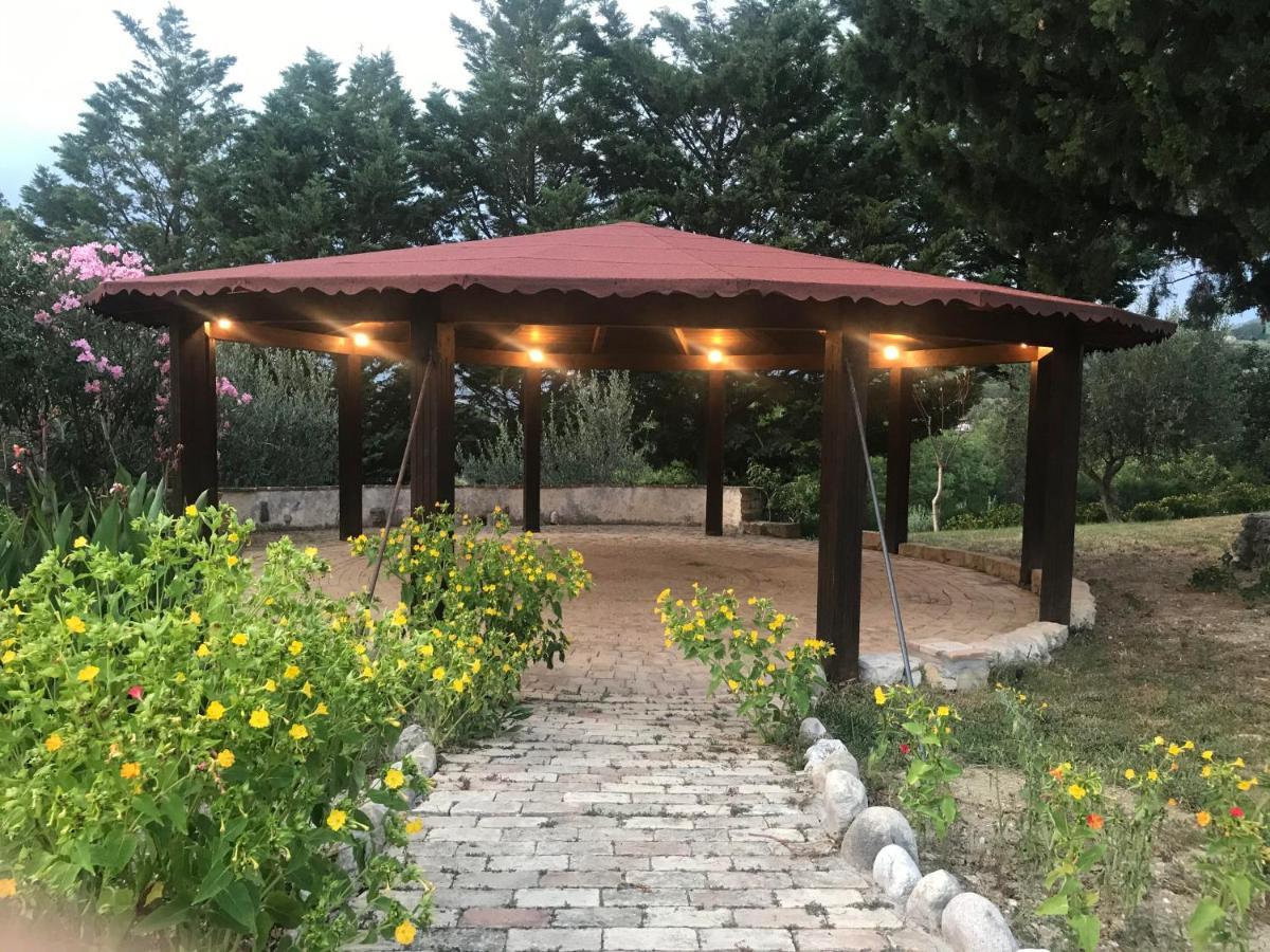 Hotel Lo Smeraldo Roccavivara Экстерьер фото
