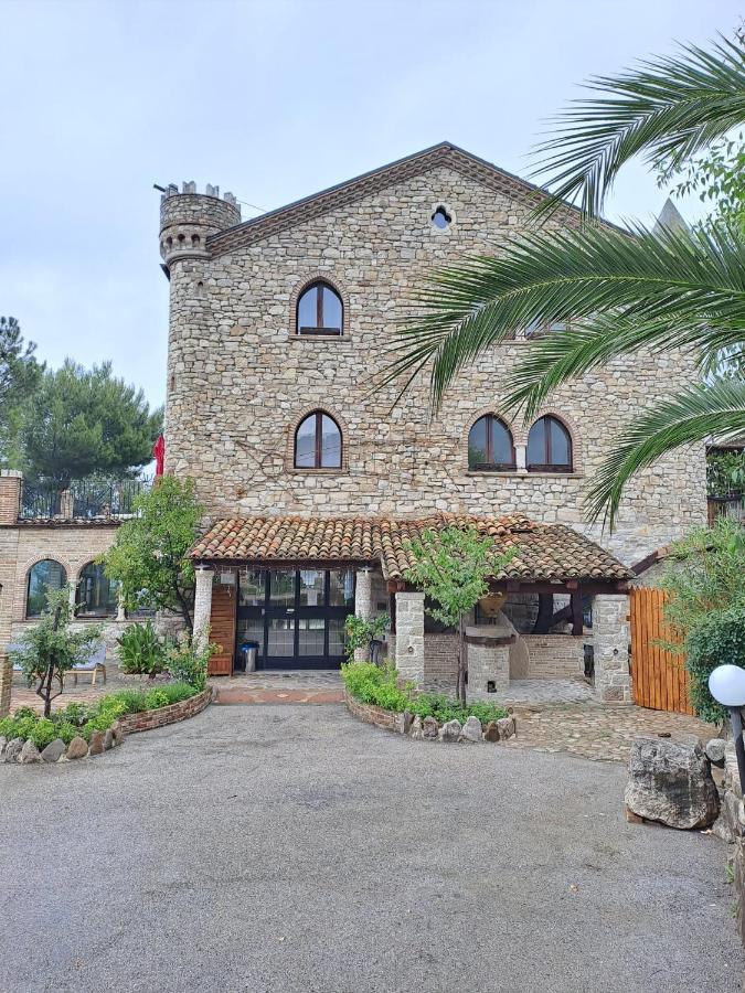 Hotel Lo Smeraldo Roccavivara Экстерьер фото