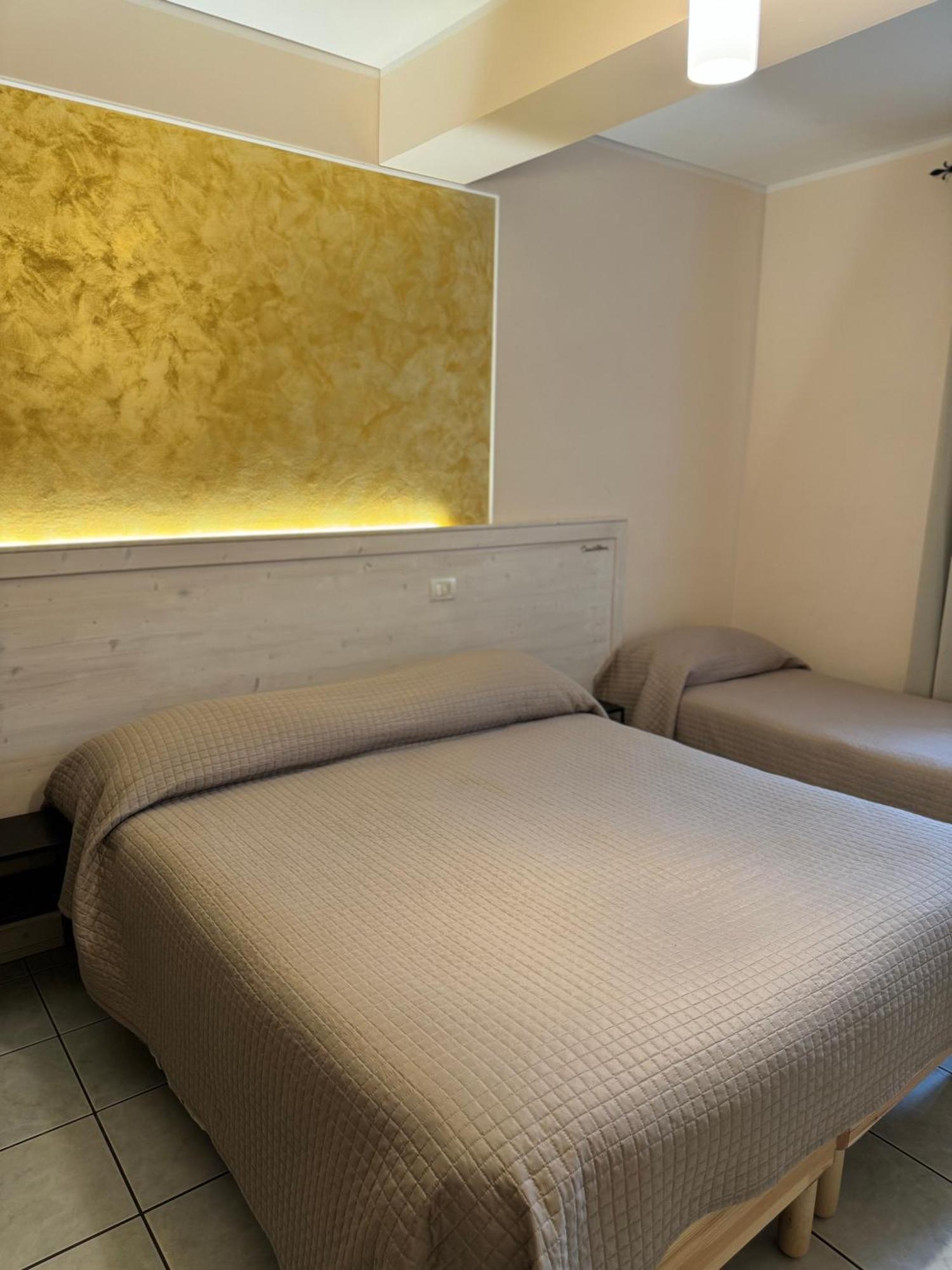 Hotel Lo Smeraldo Roccavivara Экстерьер фото